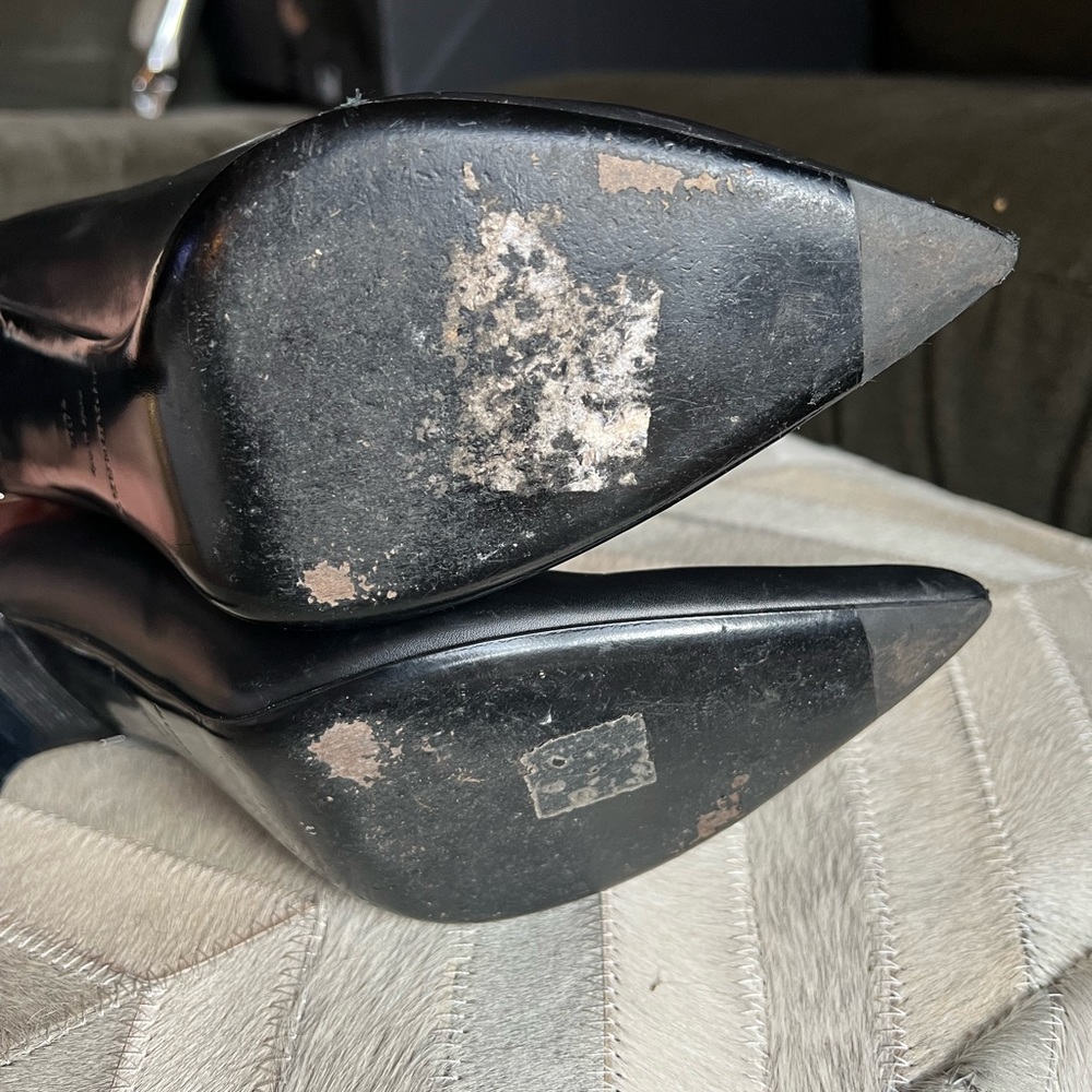 BURBERRY black leather pump heels. Zip hardware back. US 9.5 / EU 40.5 - Picture 10 of 11